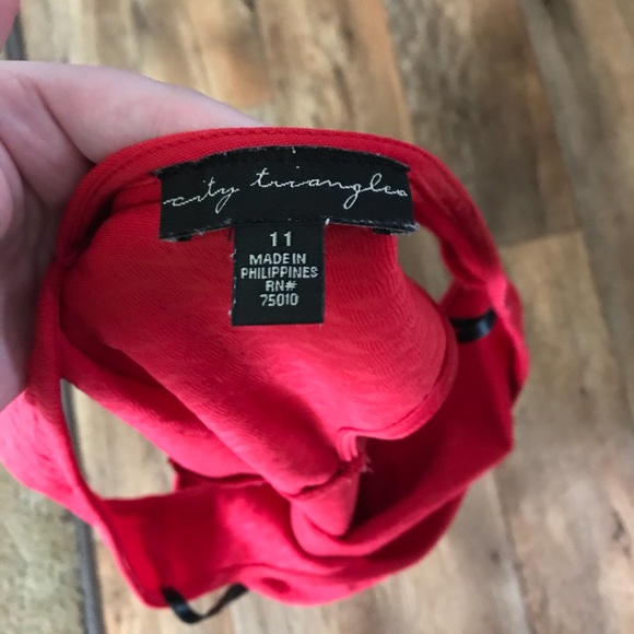 Little red dress - Picture 3 of 3